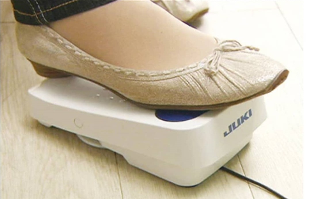 Foot Controller with Thread Cutting function